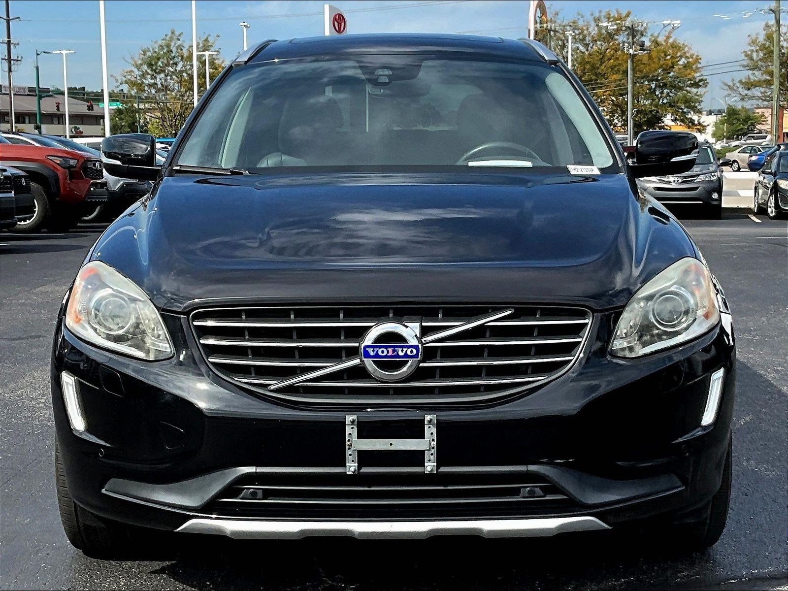 Used 2017 Volvo XC60 T6 Inscription w/ Climate Package AWD/4WD image 2