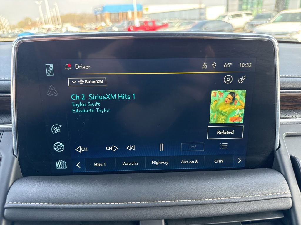 Used 2023 Chevrolet Suburban Premier image 20