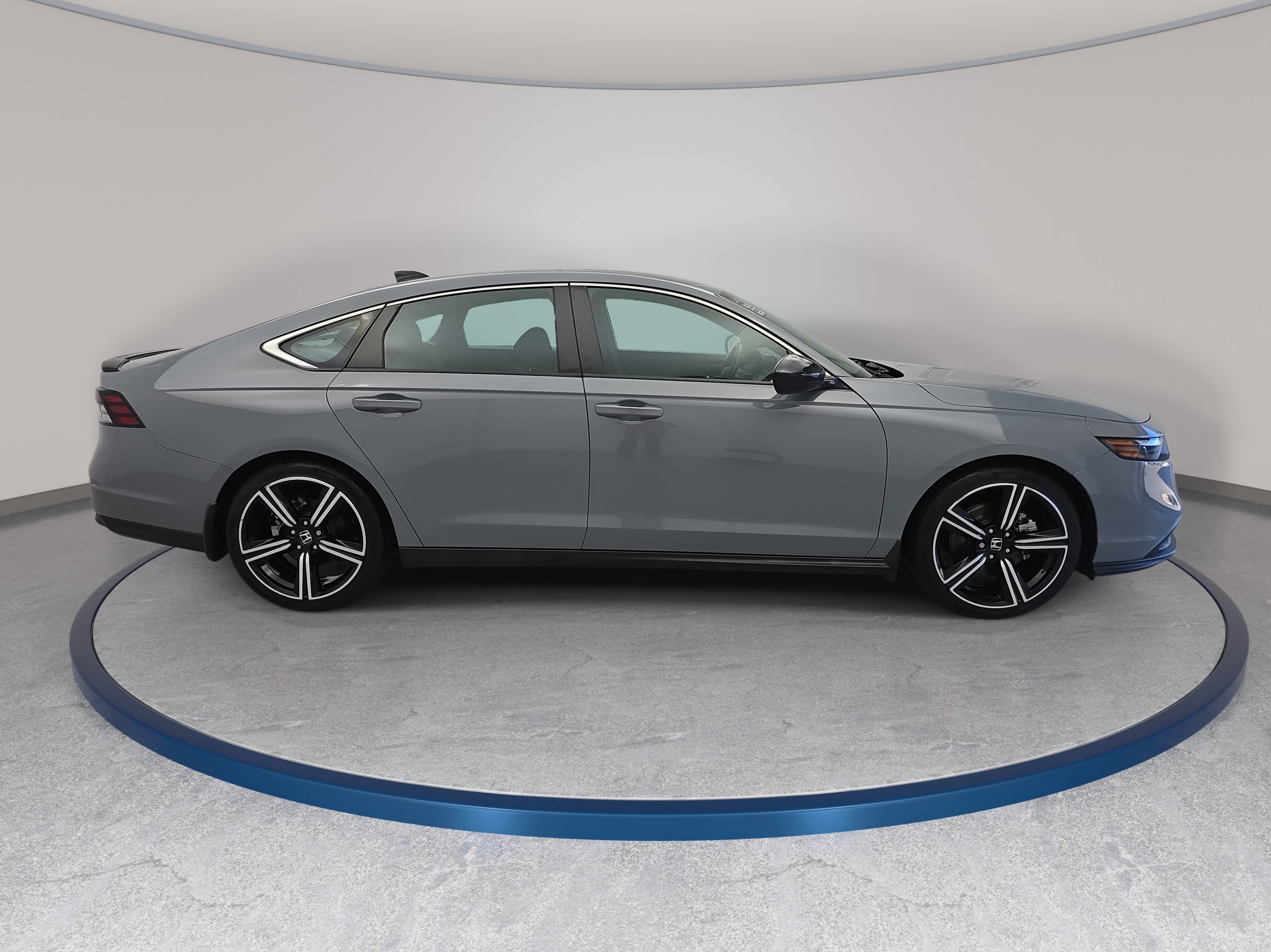Used 2023 Honda Accord Sport image 4