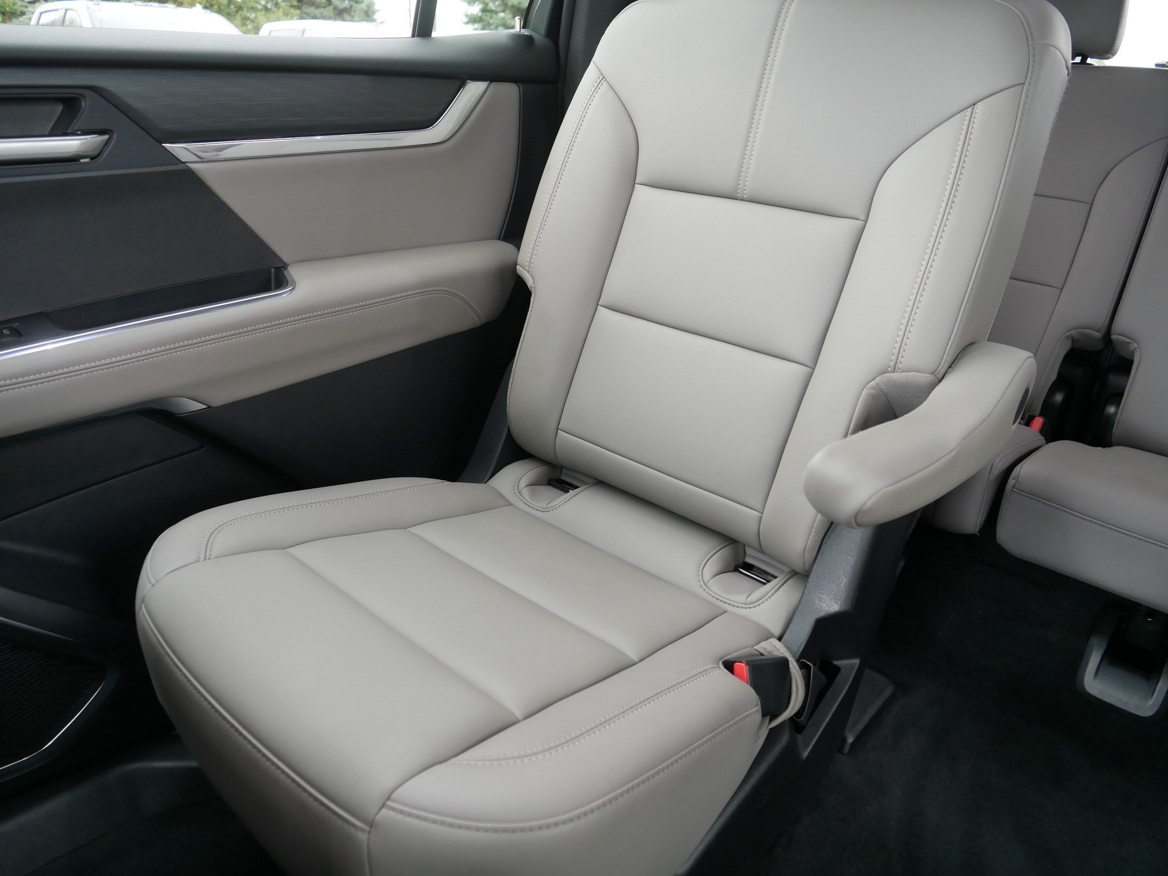 Used 2026 GMC Acadia Elevation w/ Elevation Premium Package AWD/4WD image 12