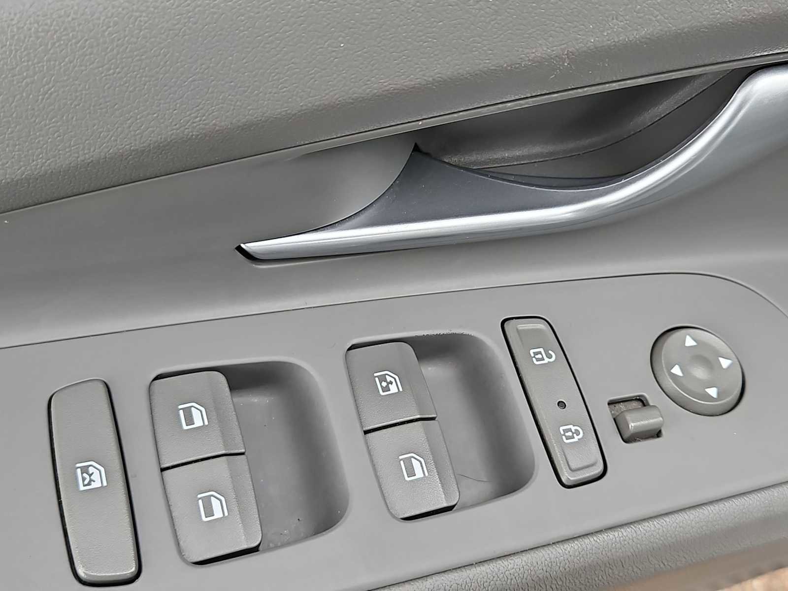 Certified 2023 Hyundai Elantra SEL w/ Preferred Accessory Package image 17