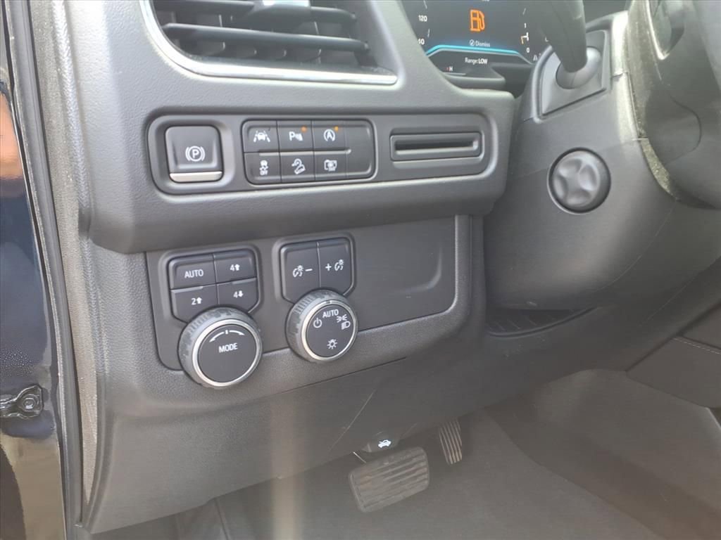 Used 2023 Chevrolet Tahoe Z71 w/ Luxury Package AWD/4WD image 19
