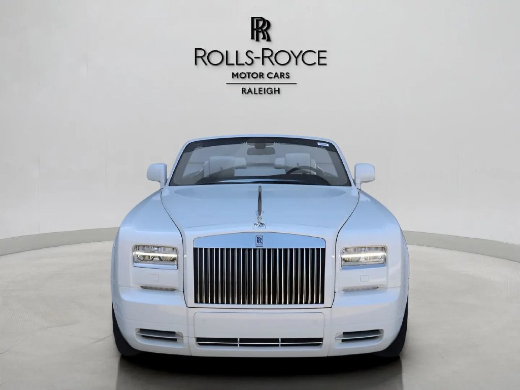 Used 2015 Rolls-Royce Phantom Drophead Coupe RWD image 2
