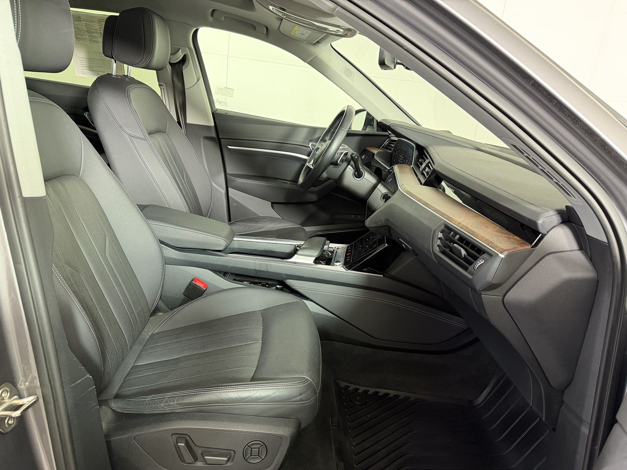 Used 2019 Audi e-tron Premium Plus AWD/4WD image 25