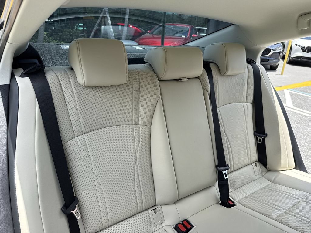 Used 2024 Lexus ES 300h Ultra Luxury w/ Accessory Package (Z2) FWD image 47