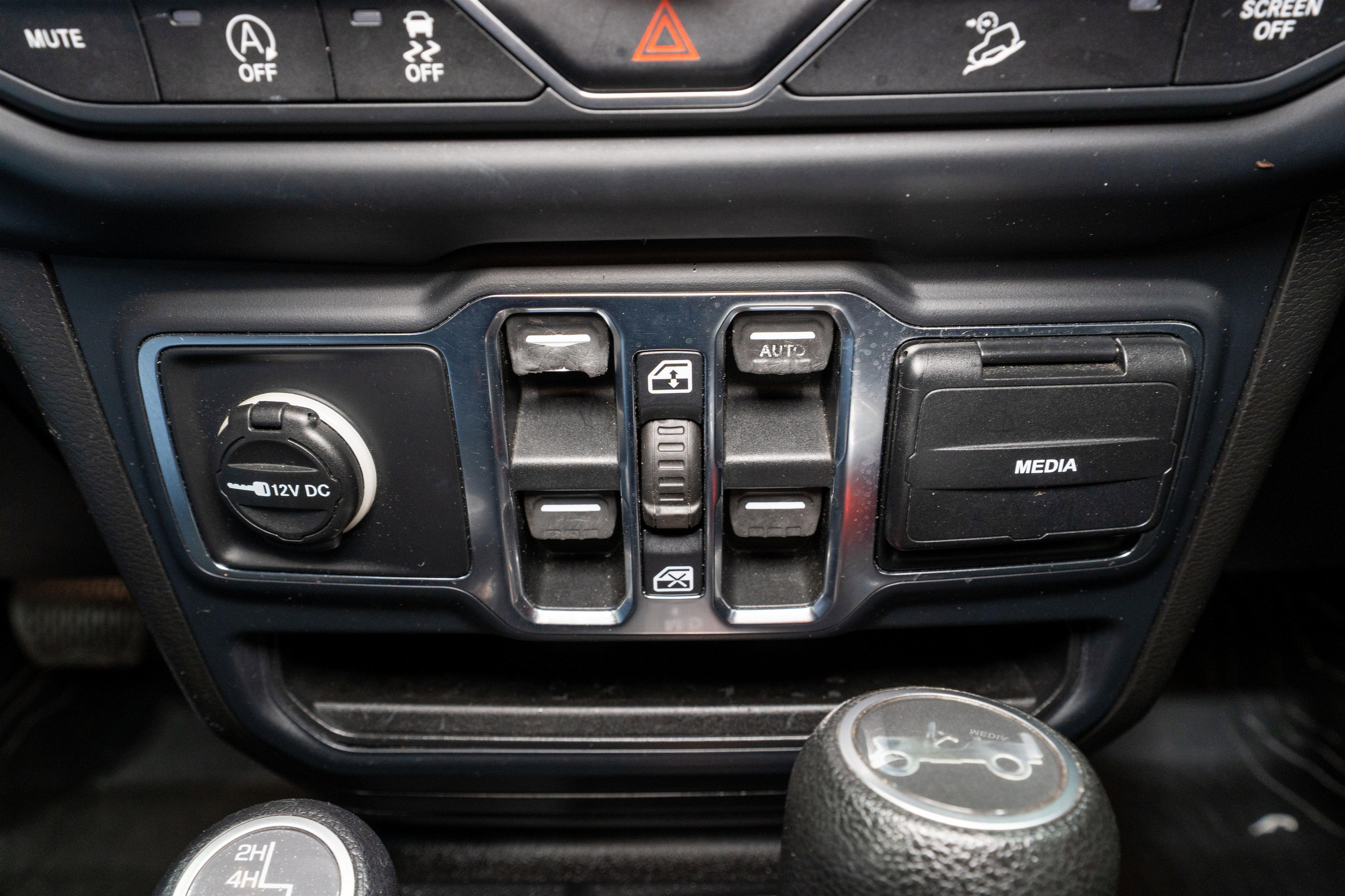 Used 2019 Jeep Wrangler Unlimited Sahara w/ LED Lighting Group image 19