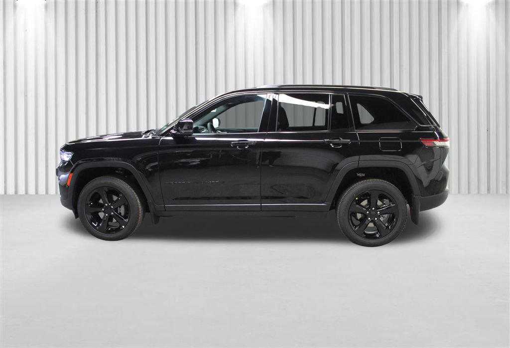 New 2025 Jeep Grand Cherokee Altitude image 7