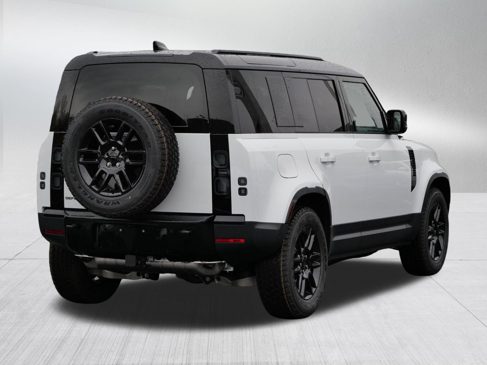 New 2027 Land Rover Defender 110 S AWD/4WD image 2