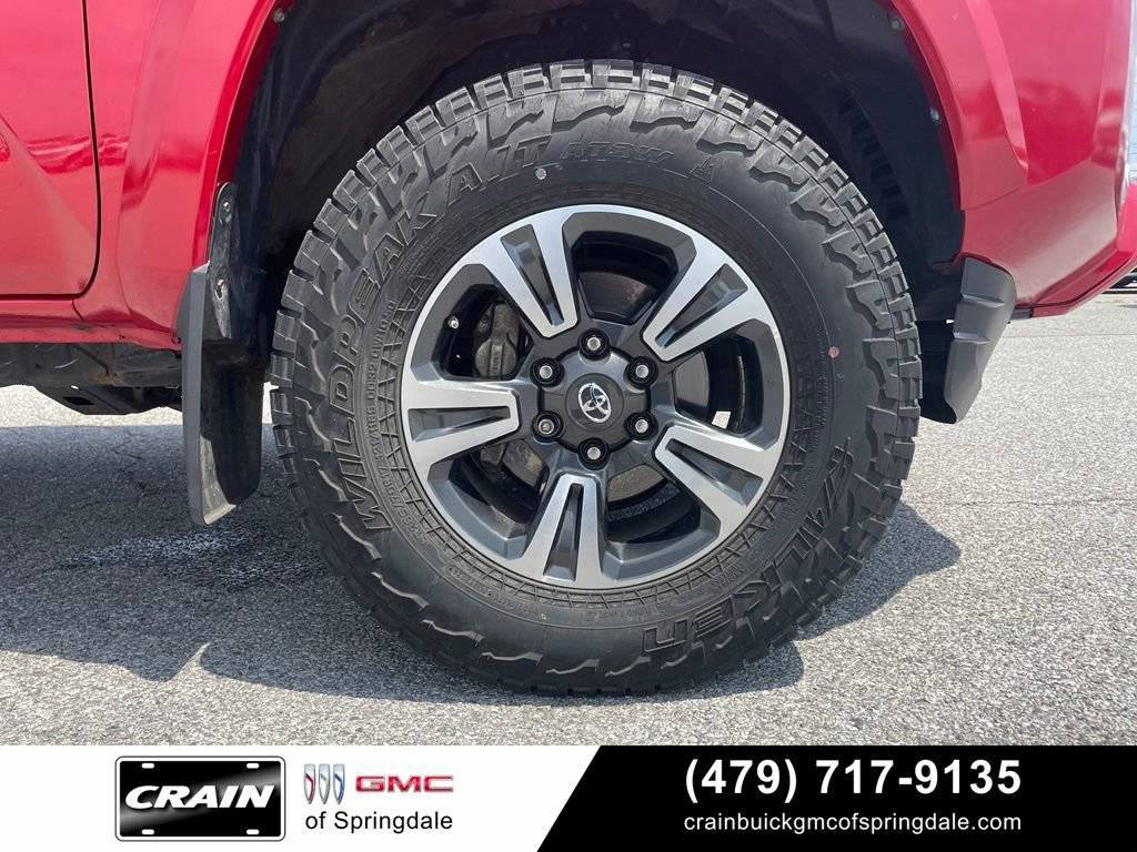 Used 2018 Toyota Tacoma TRD Sport w/ TRD Premium Sport Package AWD/4WD image 29