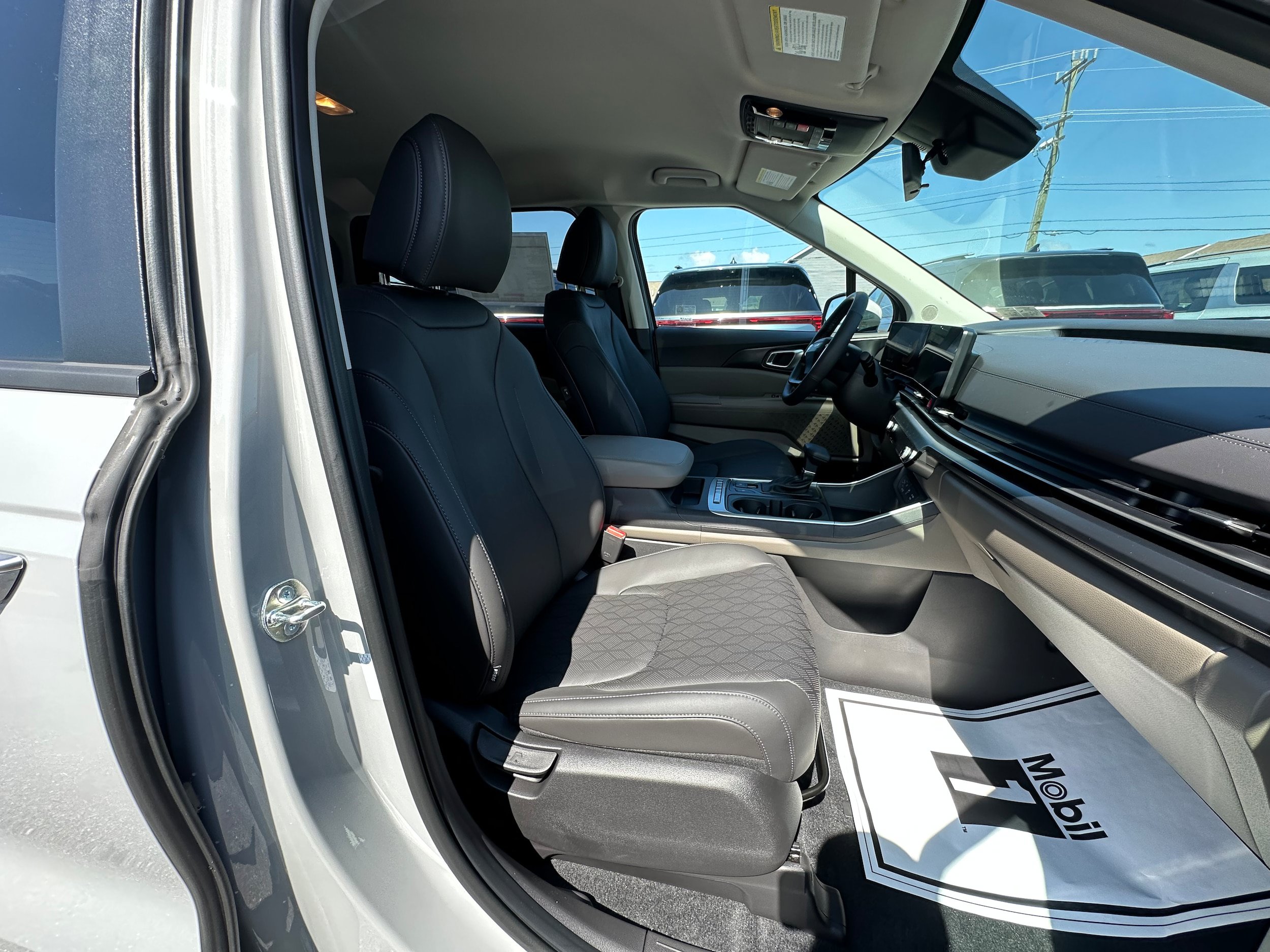 New 2027 Kia Carnival FWD image 21