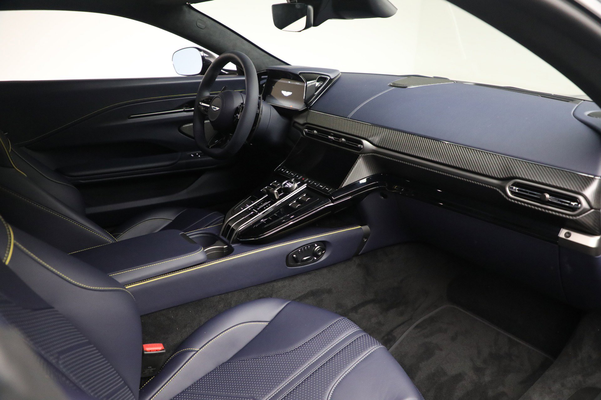 New 2026 Aston Martin V8 Vantage Coupe image 18