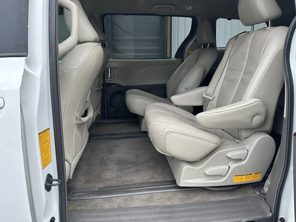 Used 2013 Toyota Sienna XLE image 13