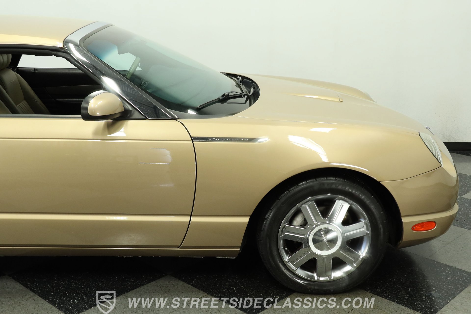 Used 2005 Ford Thunderbird RWD image 28