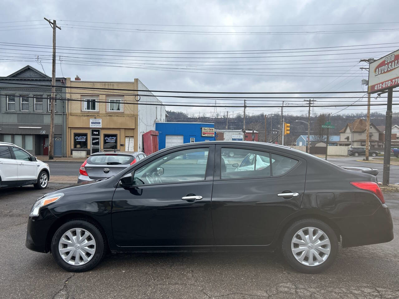 Used 2017 Nissan Versa SV image 8