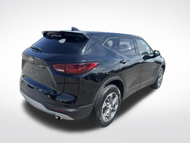 Used 2025 Chevrolet Blazer LT FWD image 5