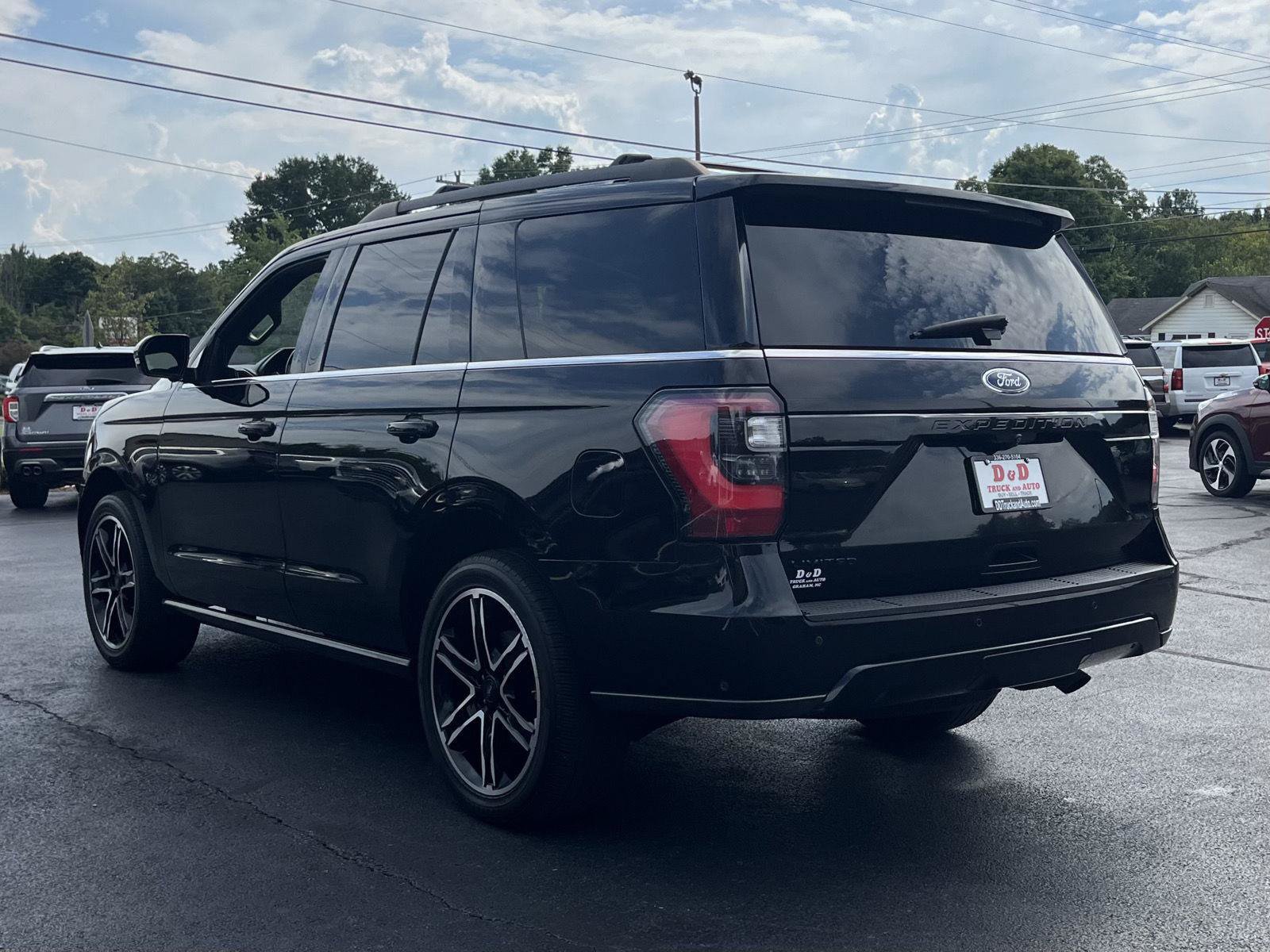 Used 2019 Ford Expedition Limited w/ Equipment Group 303A AWD/4WD image 3