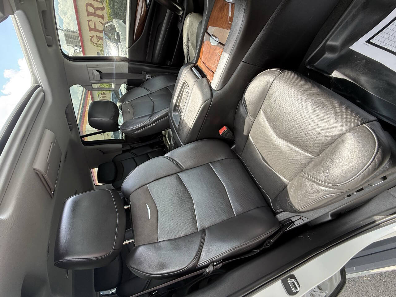 Used 2016 Cadillac Escalade Premium AWD/4WD image 24
