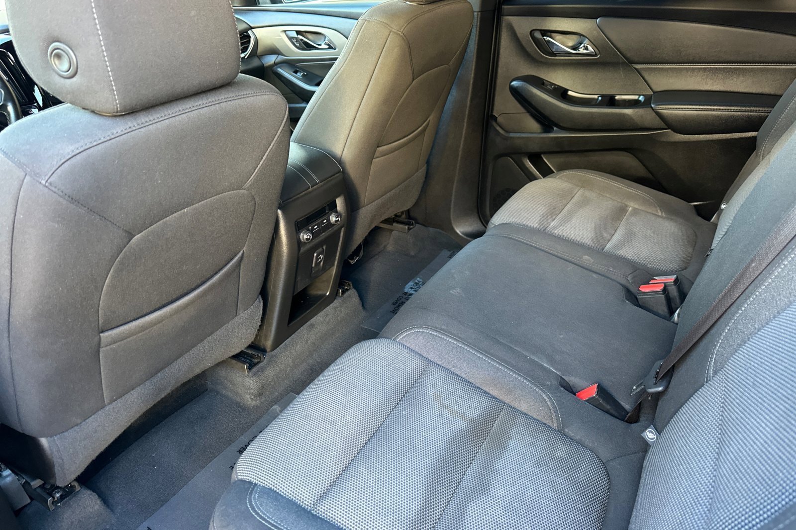 Used 2023 Chevrolet Traverse LT image 14