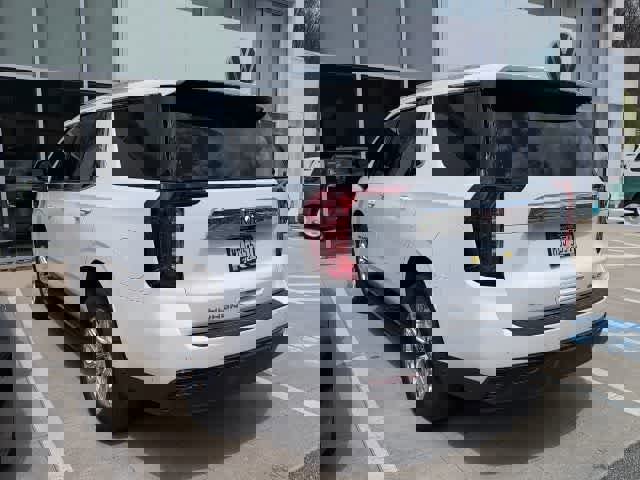 Used 2024 GMC Yukon SLE image 2