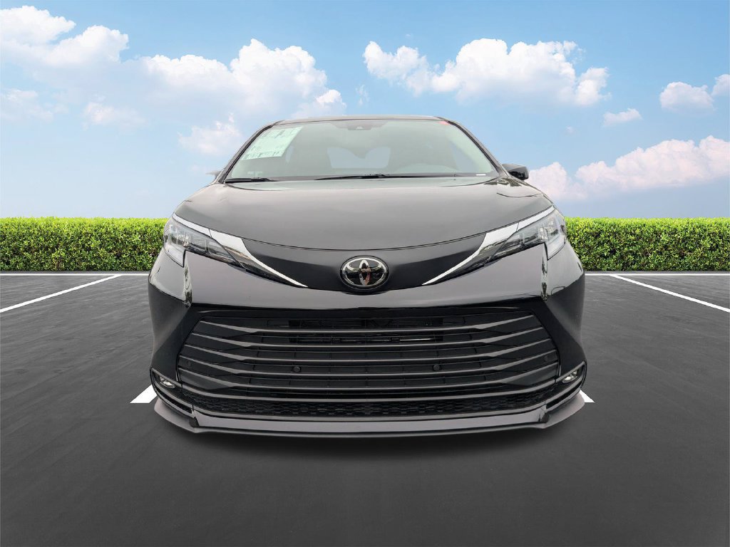 New 2026 Toyota Sienna XLE FWD image 9