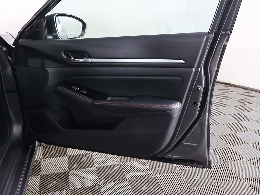 Used 2025 Nissan Altima 2.5 SR image 20