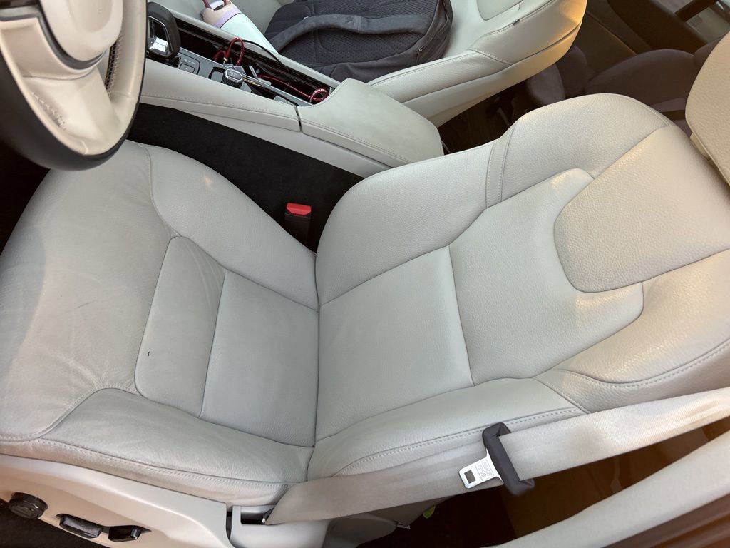 Used 2025 Volvo XC90 B6 Plus w/ Protection Package image 16