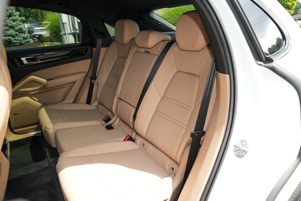 Certified 2022 Porsche Cayenne Coupe AWD/4WD image 34