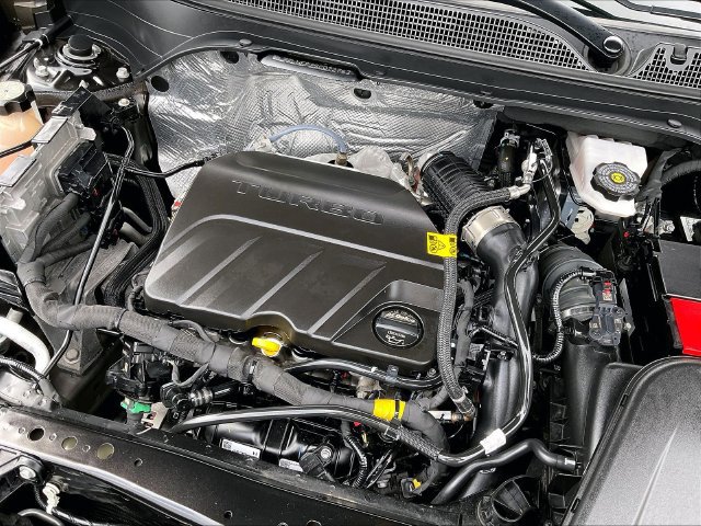 Used 2025 Chevrolet Trax LT w/ Sunroof Package FWD image 34