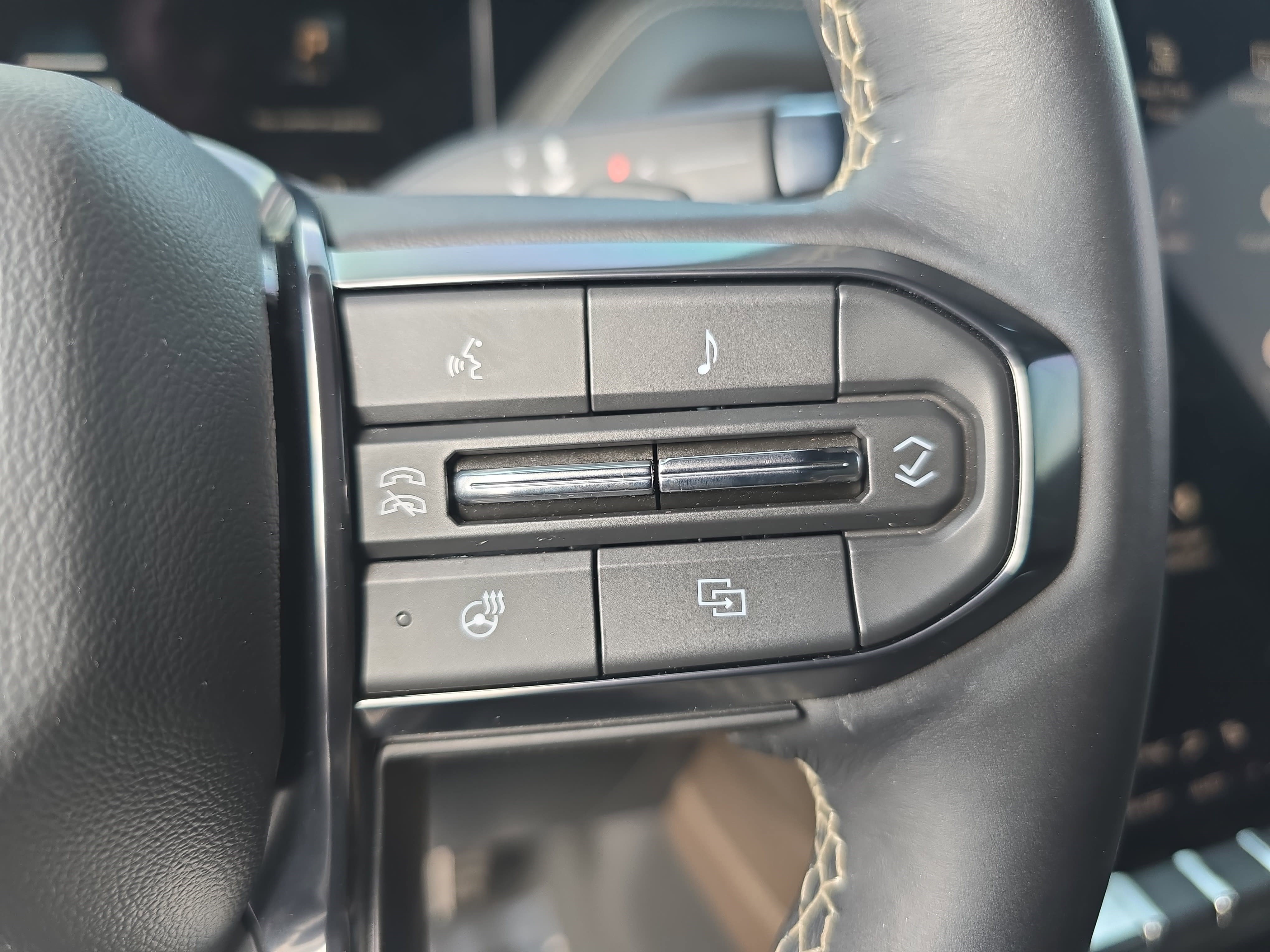 Used 2025 GMC Yukon Denali Ultimate image 18