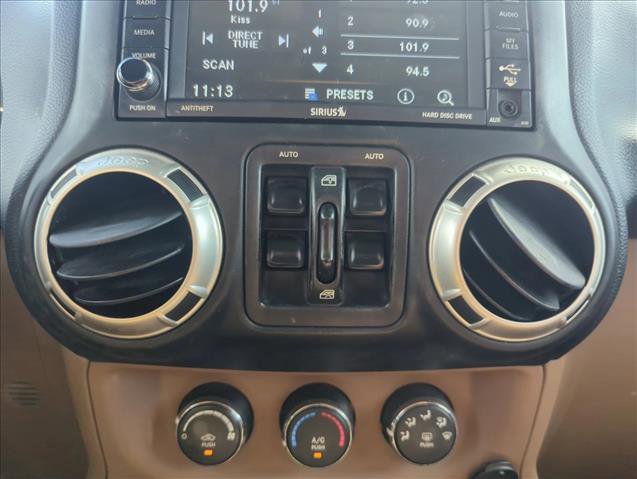 Used 2017 Jeep Wrangler Unlimited Sahara w/ Dual Top Group AWD/4WD image 17