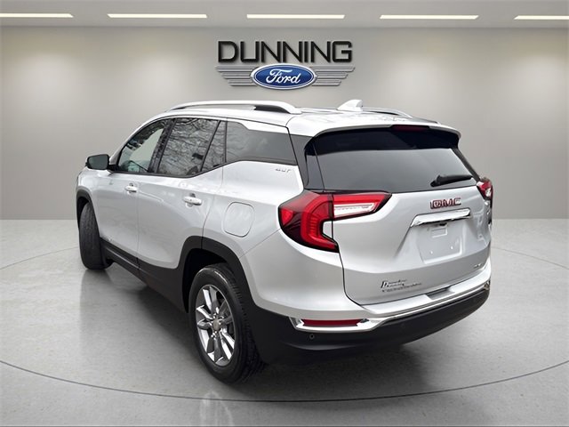 Used 2022 GMC Terrain SLT image 2