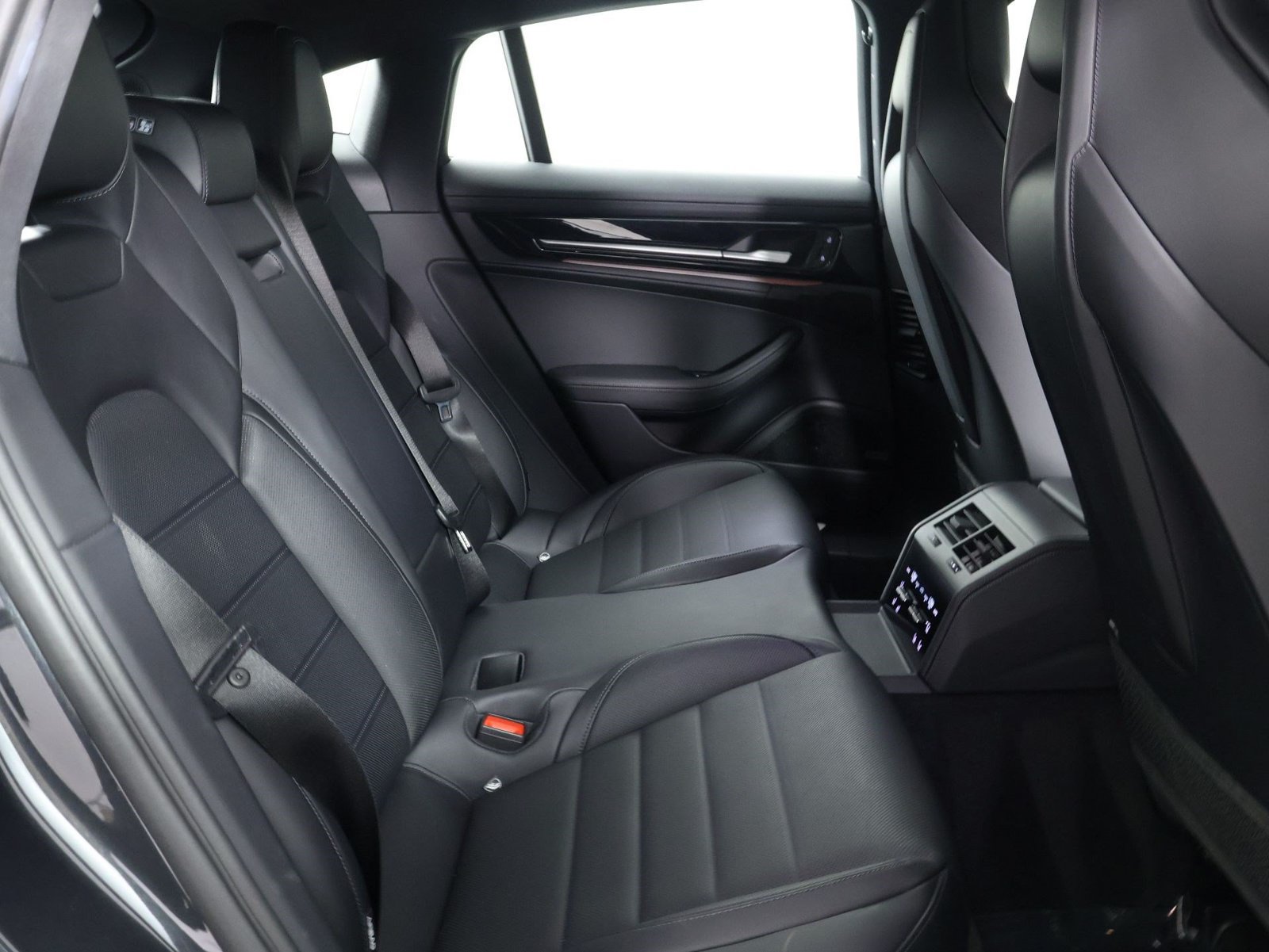 Certified 2024 Porsche Panamera RWD image 32