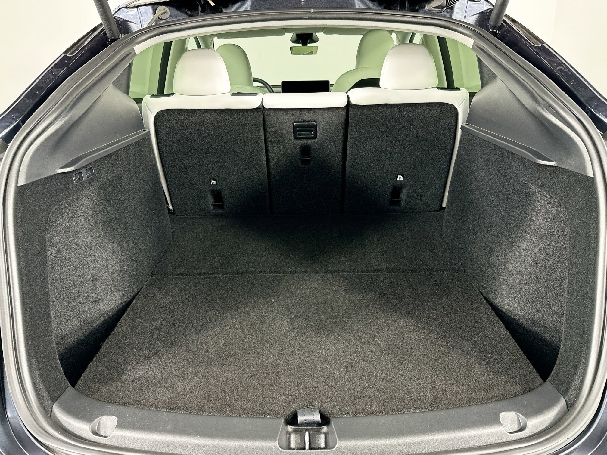 Used 2025 Tesla Model Y Long Range image 39