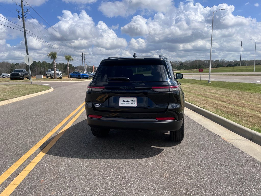 New 2026 Jeep Grand Cherokee Limited w/ Limited Altitude Package RWD image 8