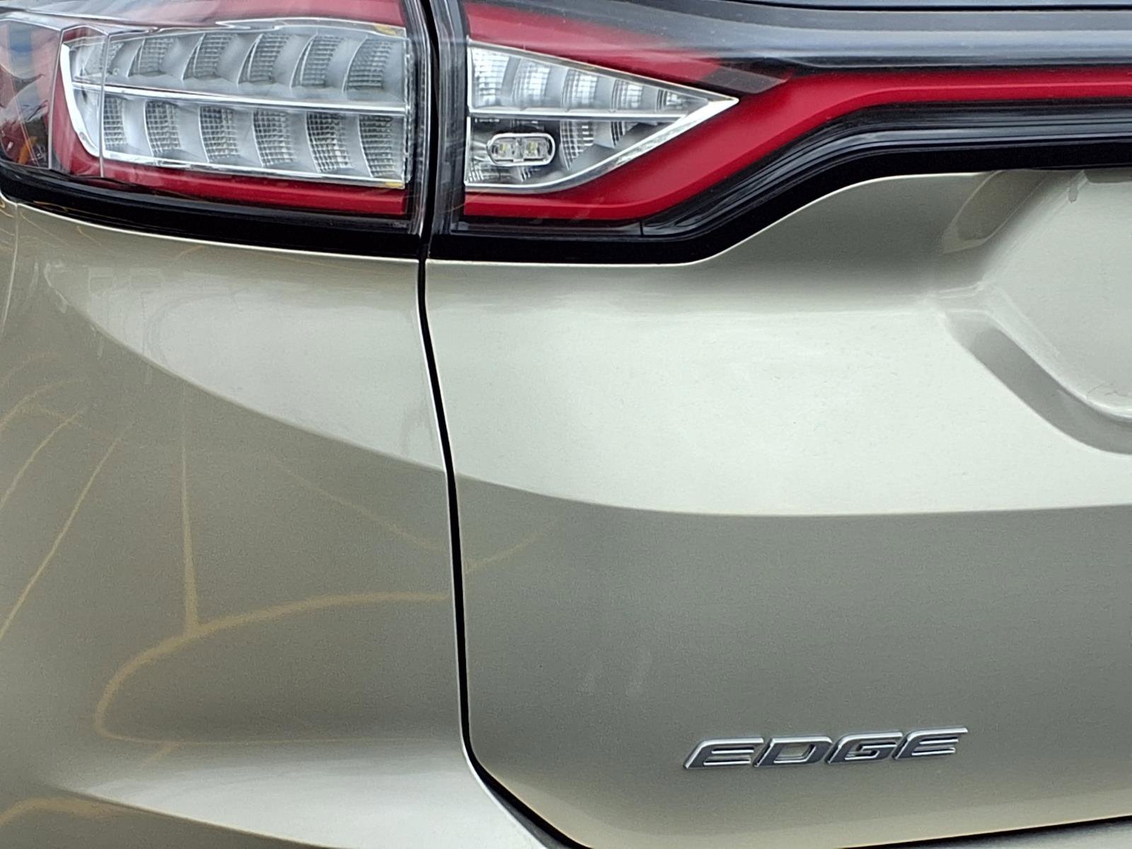 Used 2018 Ford Edge SEL w/ Equipment Group 201A AWD/4WD image 28