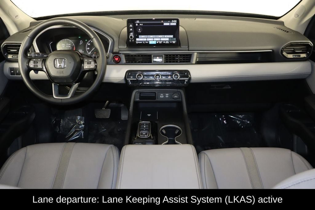 Used 2025 Honda Pilot Touring image 13