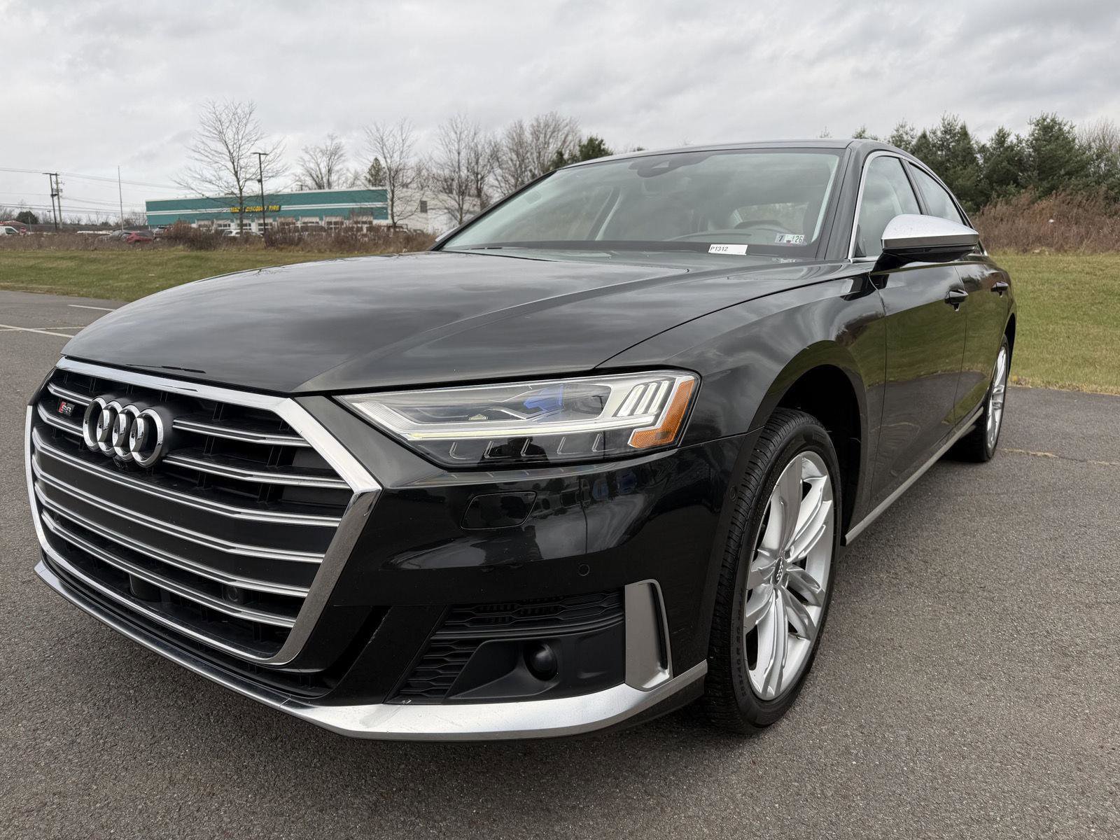Used 2020 Audi S8 L w/ S8 Executive Package image 2