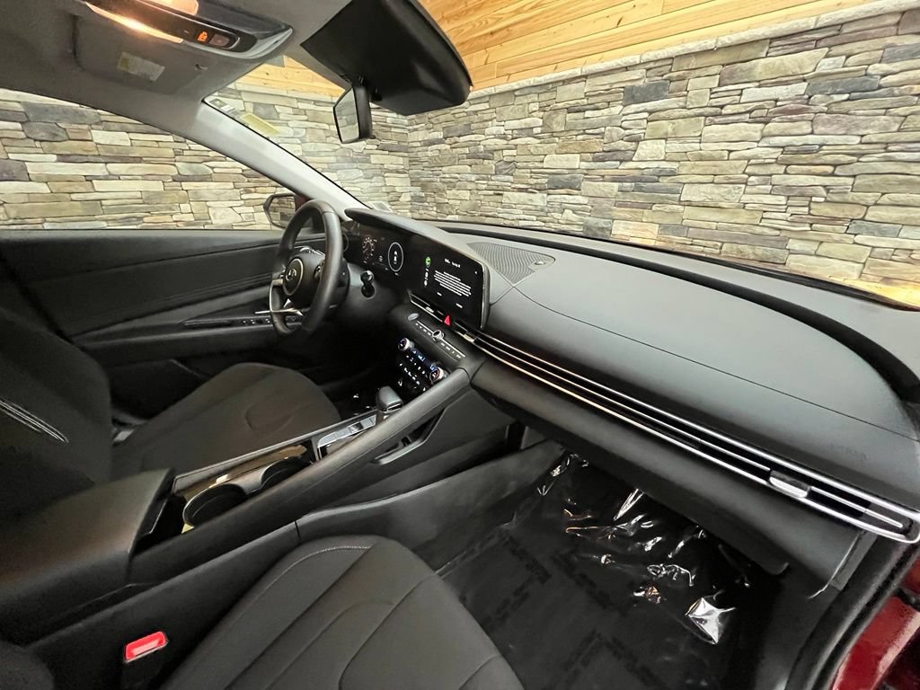 Used 2023 Hyundai Elantra SEL w/ Convenience Package FWD image 31