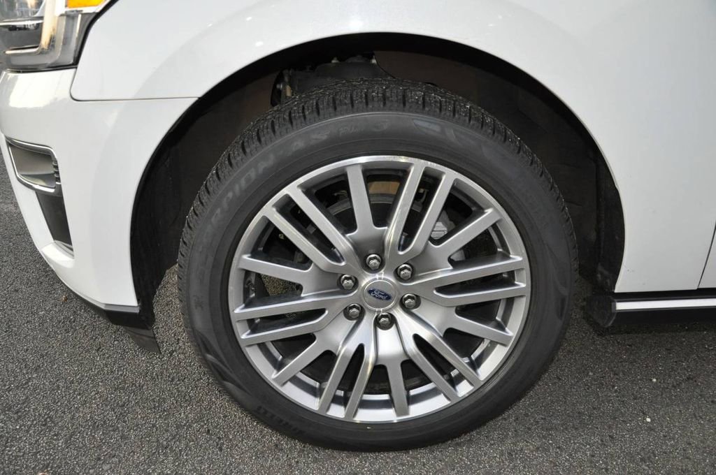 Used 2022 Ford Expedition Limited image 9