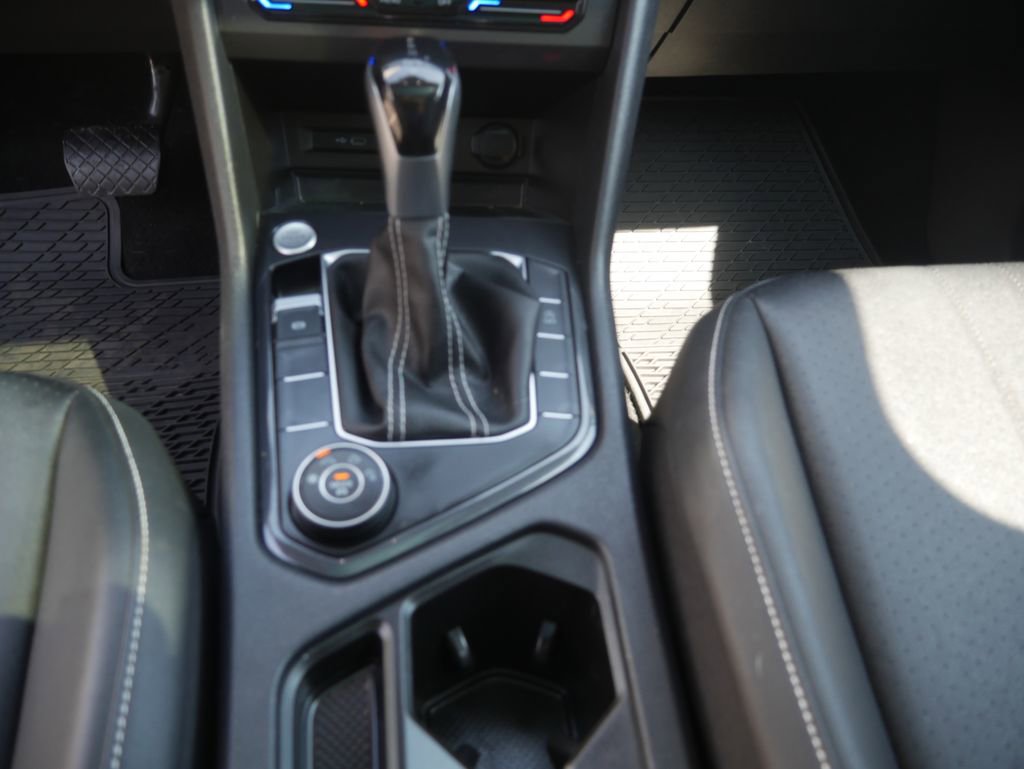 Used 2023 Volkswagen Tiguan SE w/ Panoramic Sunroof Package AWD/4WD image 36