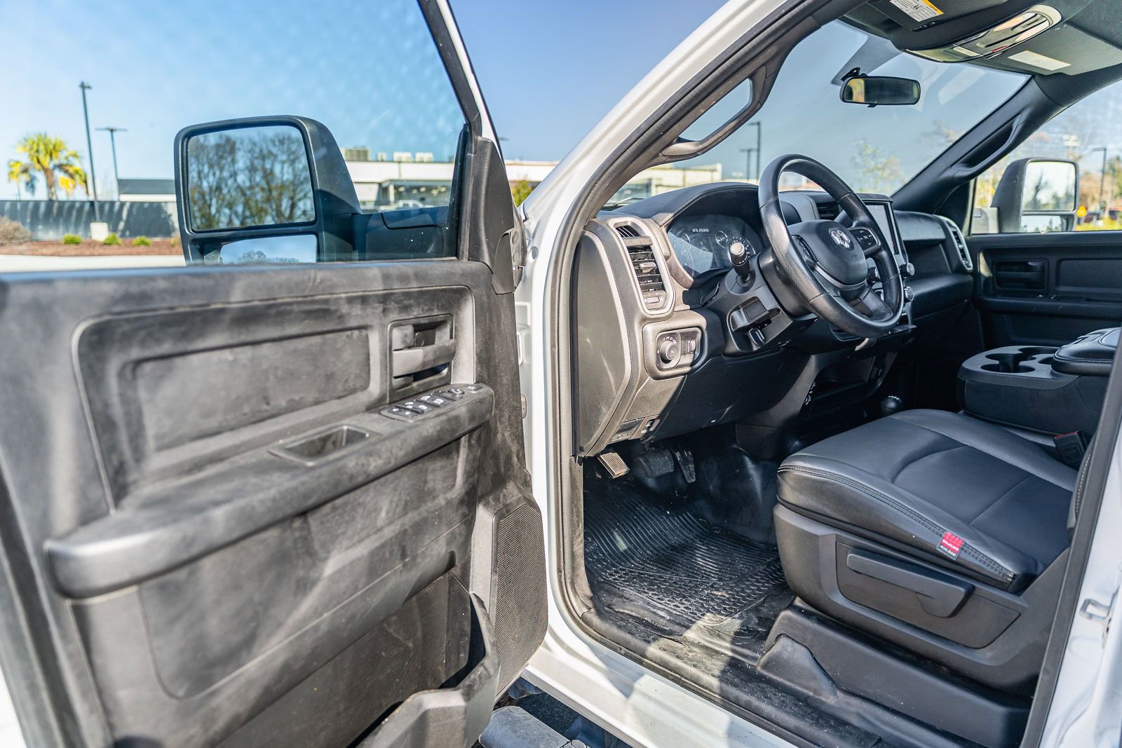 Used 2024 RAM 2500 Tradesman w/ Chrome Appearance Group image 17