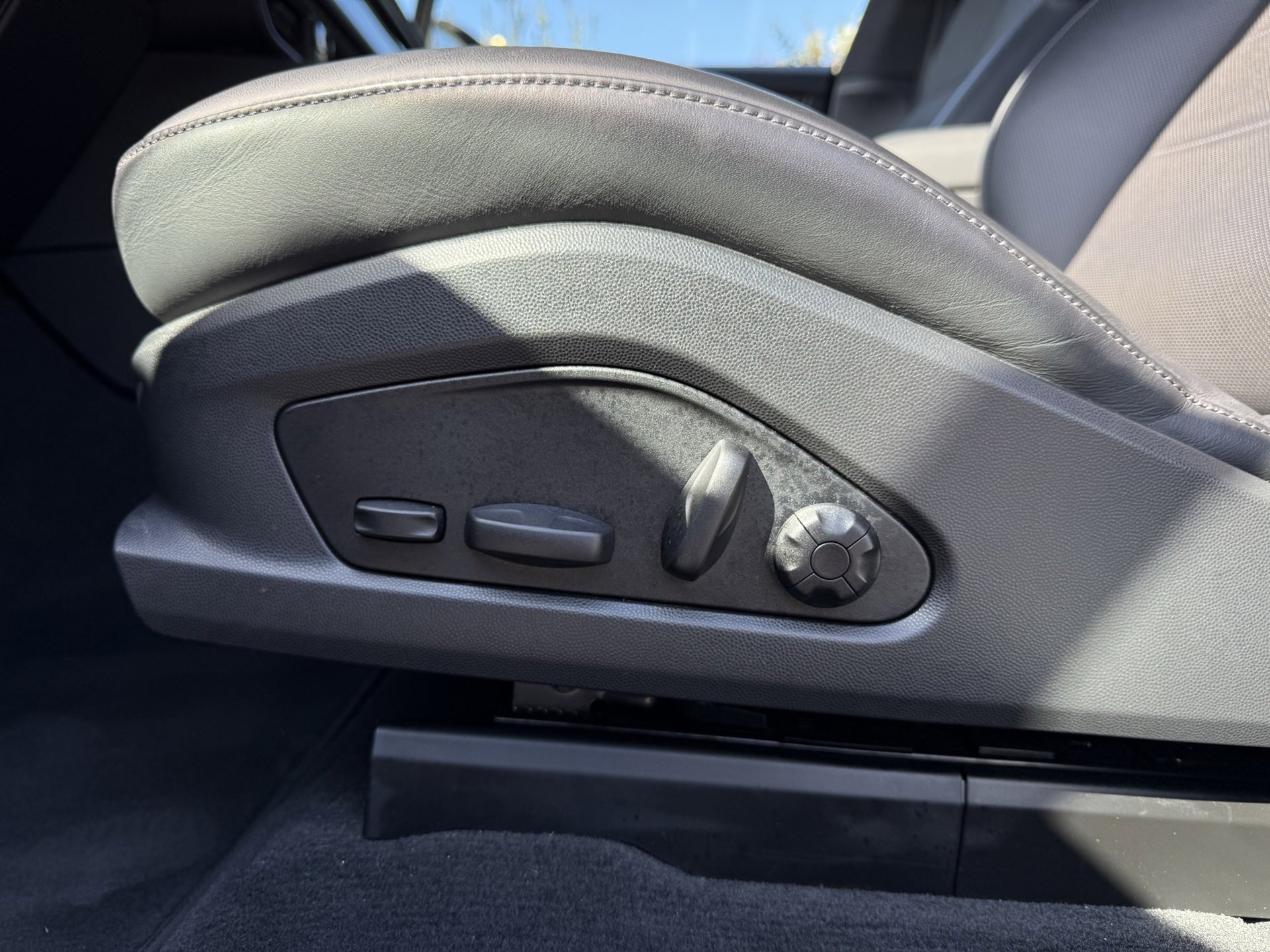 Used 2025 Porsche Macan Electric image 26