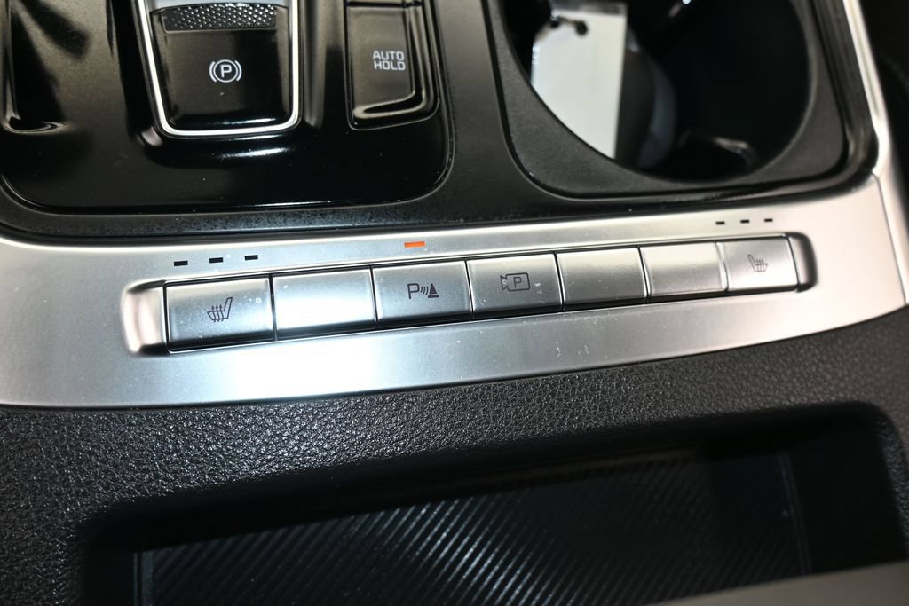 Used 2025 Kia Carnival EX FWD image 28