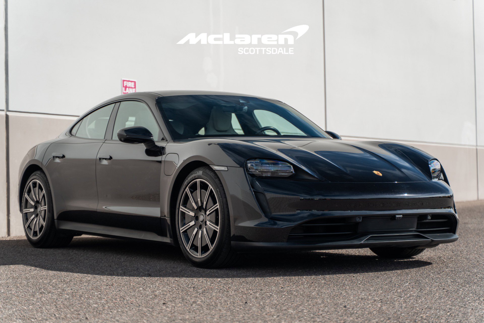 Used 2021 Porsche Taycan image 9