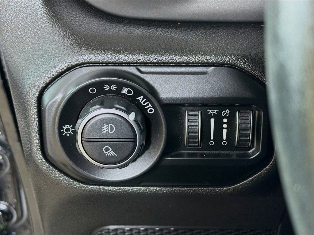 Used 2021 Jeep Gladiator Sport image 25