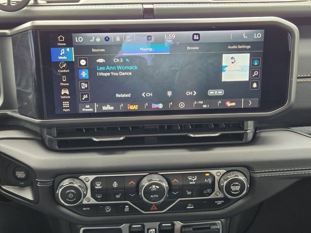 Used 2025 Jeep Gladiator Sport AWD/4WD image 16