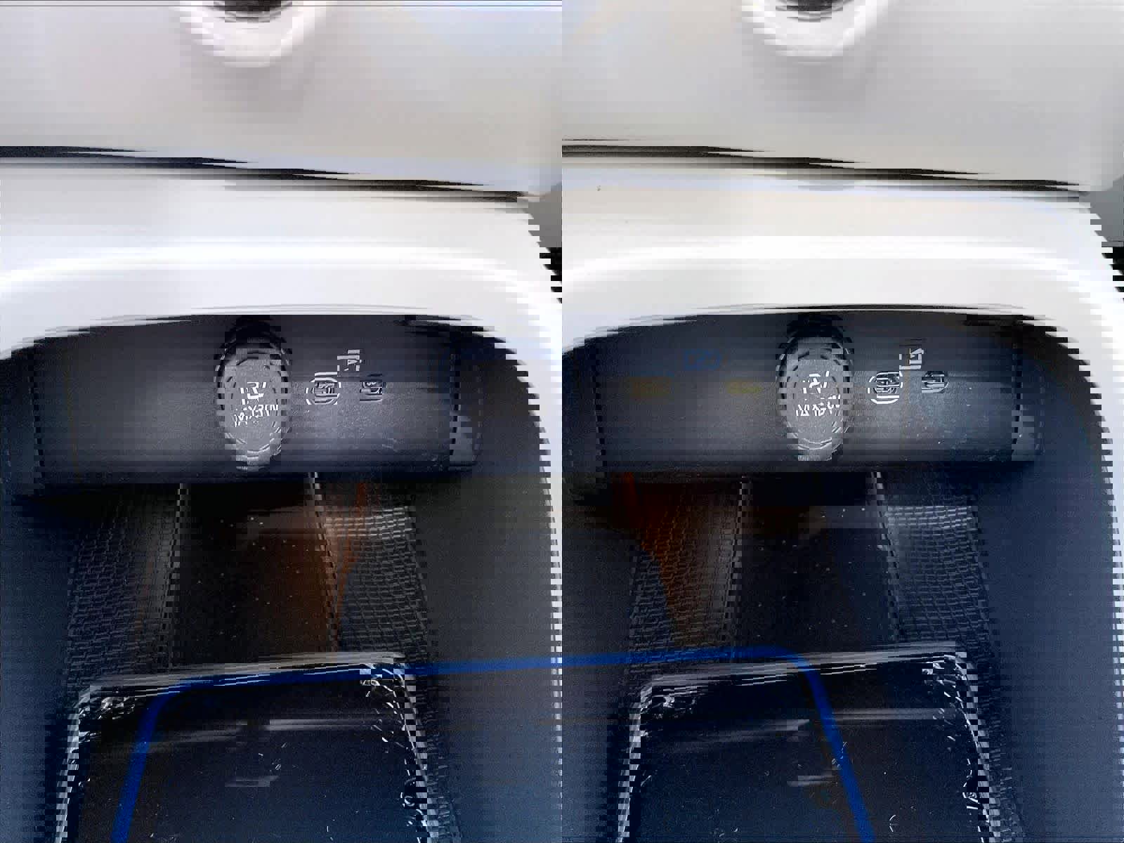 New 2026 Volvo XC40 B4 Plus w/ Protection Package Premier image 23