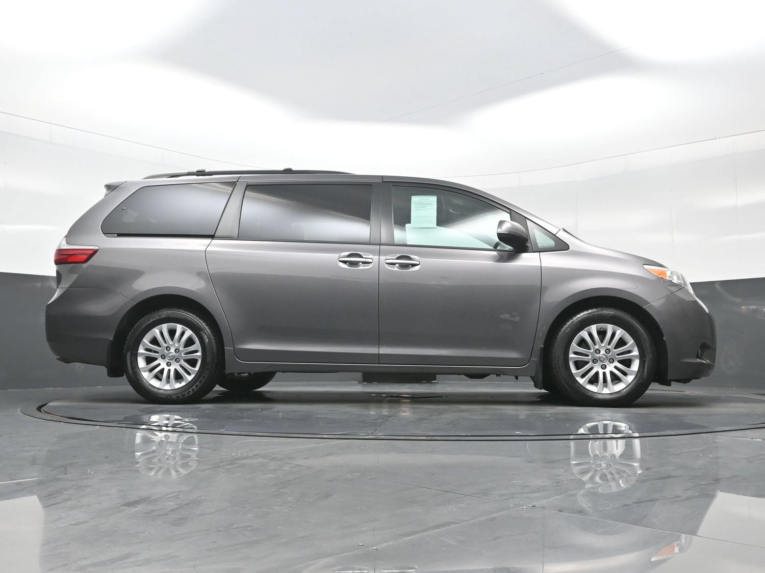 Used 2017 Toyota Sienna XLE w/ XLE Navigation Package FWD image 36