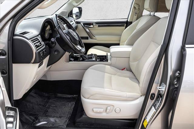 Used 2021 Lexus GX 460 Premium w/ Accessory Package AWD/4WD image 12