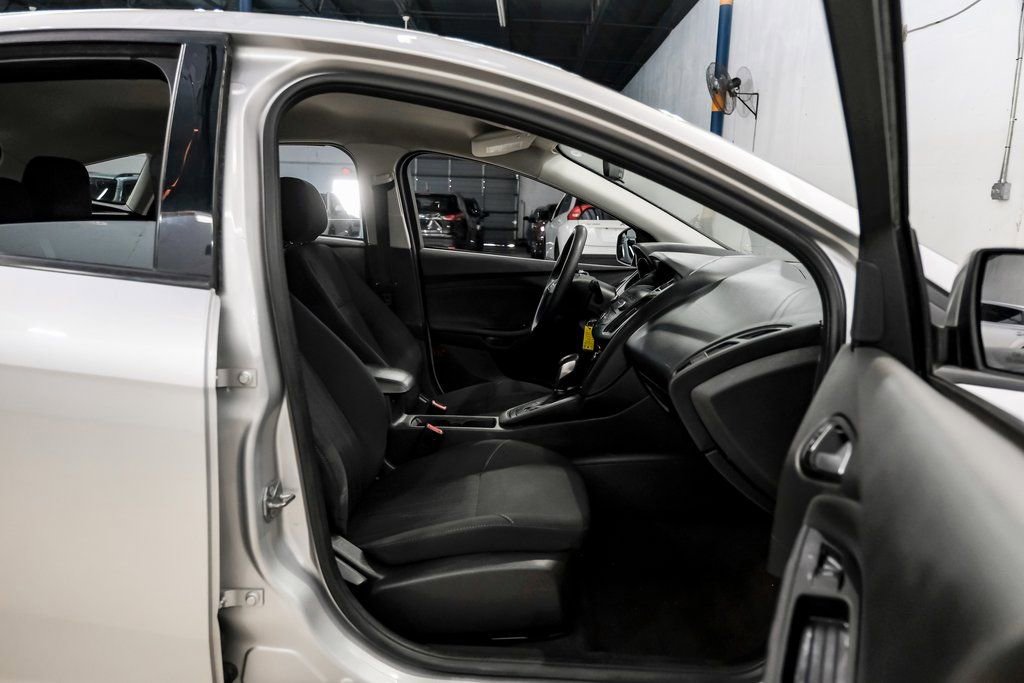 Used 2018 Ford Focus SE FWD image 36